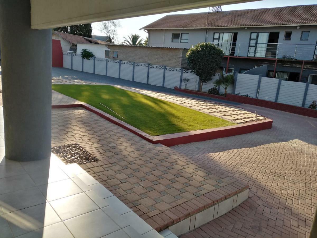 On Hill Lodge Bloemfontein Exterior photo