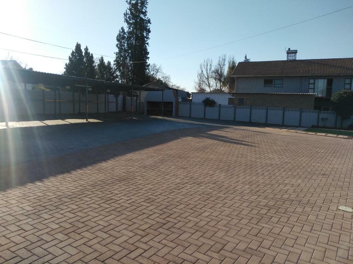On Hill Lodge Bloemfontein Exterior photo